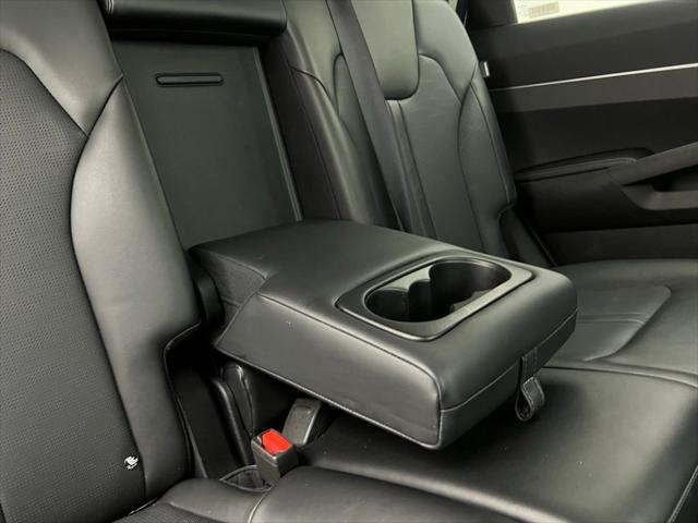 Photo of 2024 Glacial White Pearl Kia Sorento