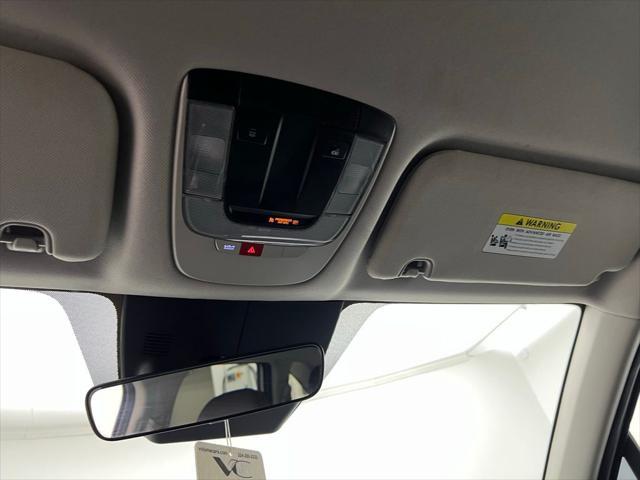Photo of 2024 Glacial White Pearl Kia Sorento