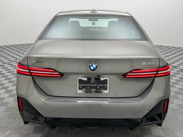 Photo of 2024 Gray BMW 530