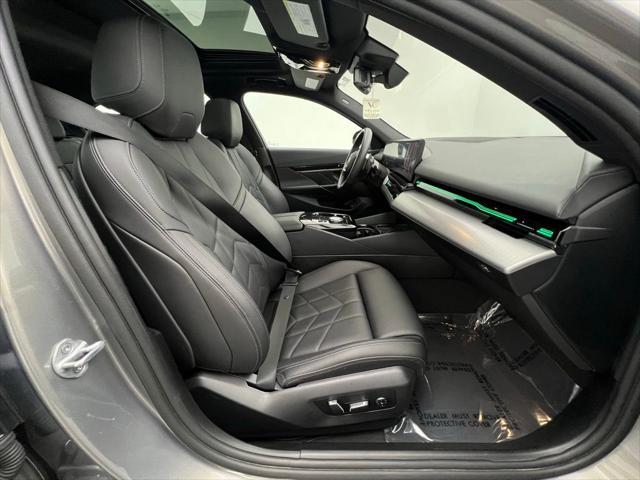 Photo of 2024 Gray BMW 530