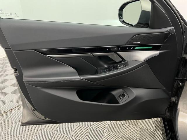 Photo of 2024 Gray BMW 530