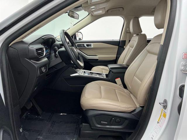 Photo of 2023 Oxford White Ford Explorer