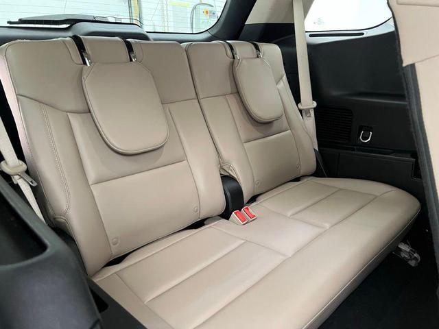 Photo of 2023 Oxford White Ford Explorer