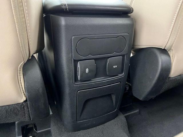 Photo of 2023 Oxford White Ford Explorer