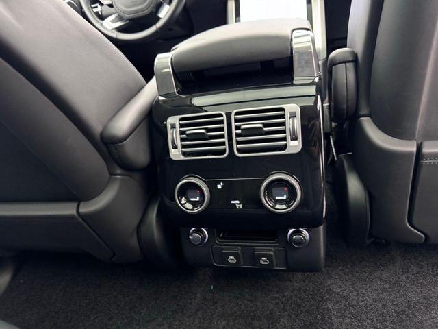 Photo of 2021 White Land Rover Range Rover