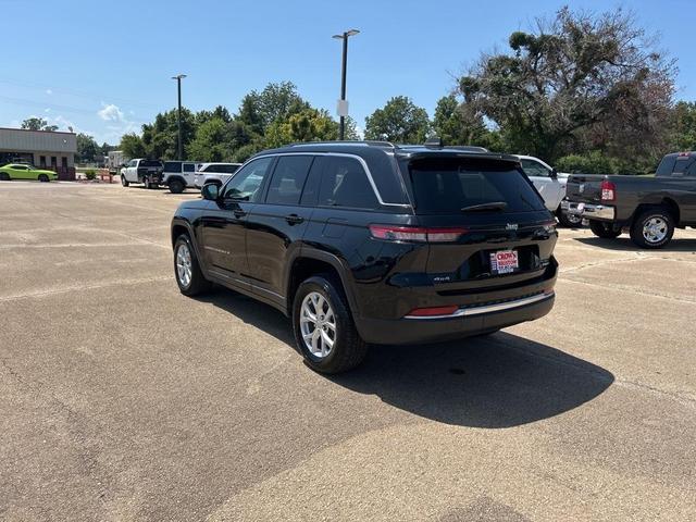 Photo of 2023 Diamond Black Jeep Grand Cherokee