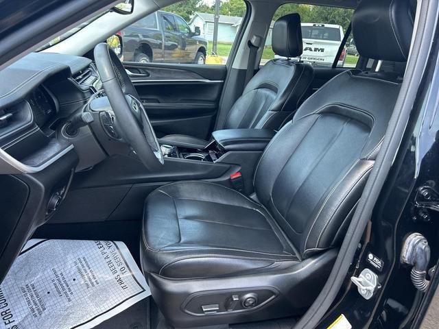 Photo of 2023 Diamond Black Jeep Grand Cherokee