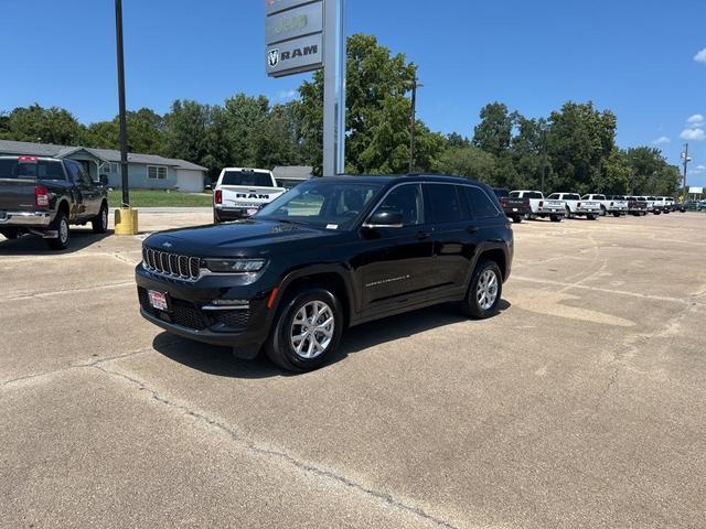 Photo of 2023 Diamond Black Jeep Grand Cherokee