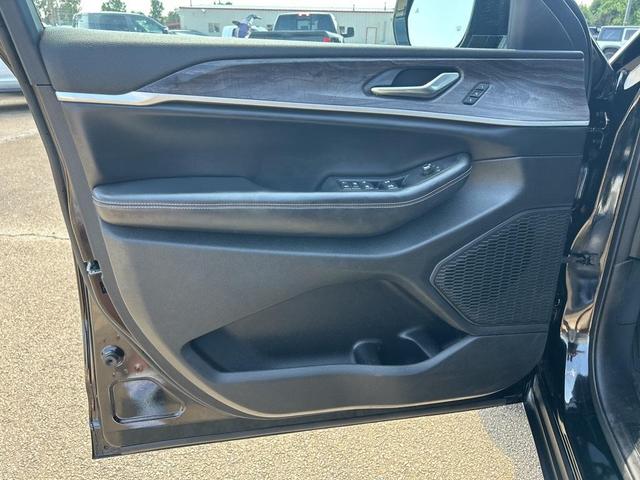 Photo of 2023 Diamond Black Jeep Grand Cherokee