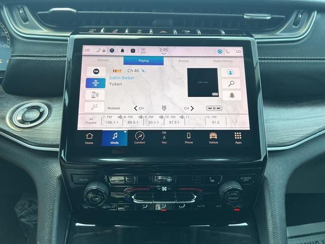 Photo of 2023 Diamond Black Jeep Grand Cherokee