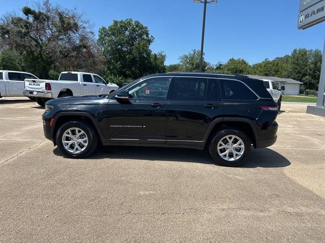 Photo of 2023 Diamond Black Jeep Grand Cherokee