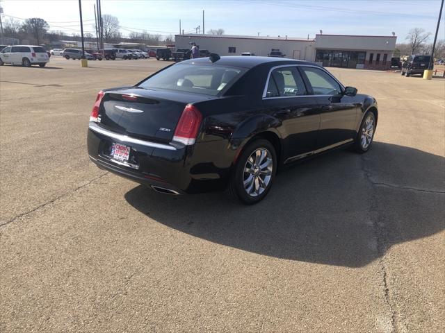 Photo of 2018 Gloss Black Chrysler 300