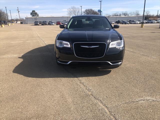 Photo of 2018 Gloss Black Chrysler 300