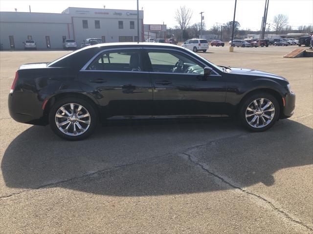 Photo of 2018 Gloss Black Chrysler 300