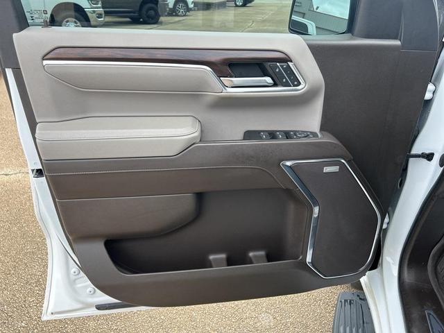 Photo of 2023 Summit White GMC Sierra 1500