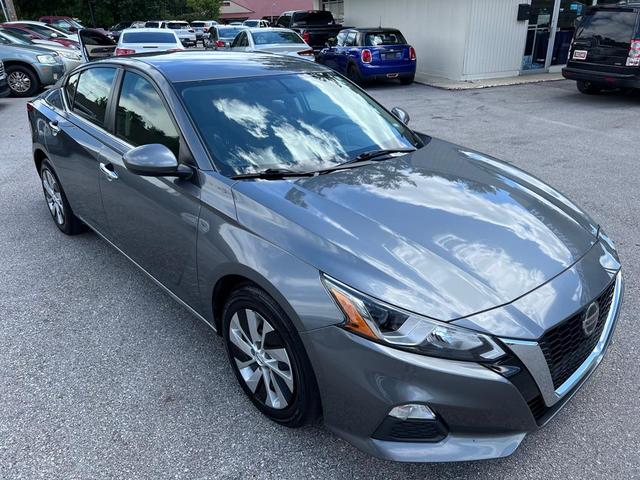 Photo of 2019 Silver Nissan Altima