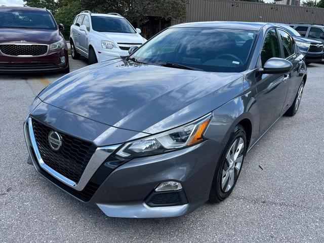 Photo of 2019 Silver Nissan Altima