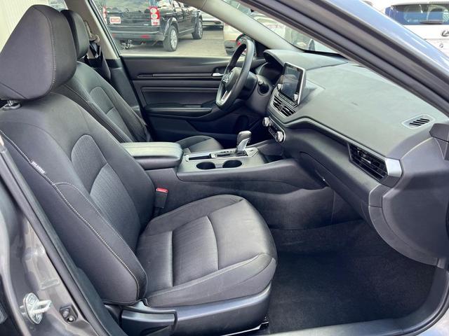 Photo of 2019 Silver Nissan Altima