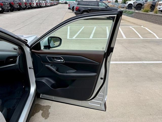 Photo of 2021 Brilliant Silver Metallic Nissan Rogue