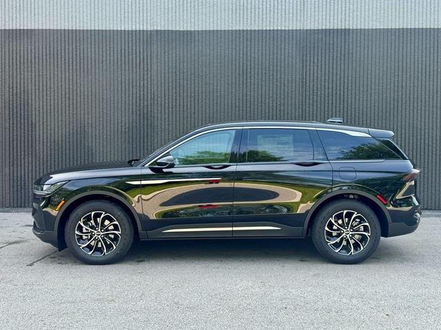 Photo of 2025 Infinite Black Metallic Lincoln Nautilus
