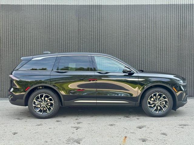 Photo of 2025 Infinite Black Metallic Lincoln Nautilus