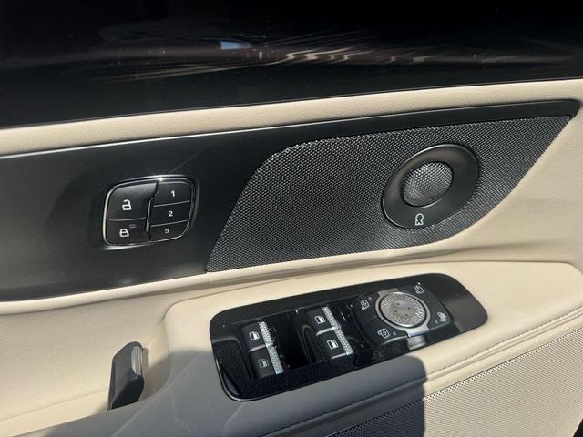 Photo of 2025 Infinite Black Metallic Lincoln Nautilus