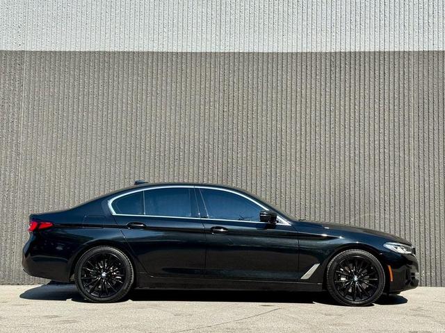 Photo of 2022 Black Sapphire Metallic BMW 530