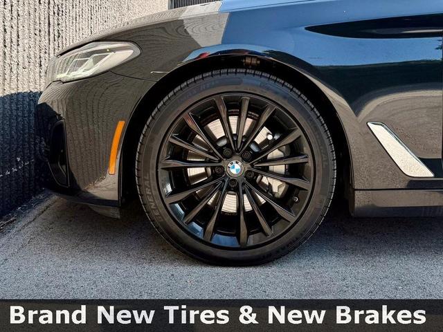 Photo of 2022 Black Sapphire Metallic BMW 530