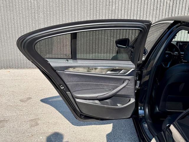 Photo of 2022 Black Sapphire Metallic BMW 530