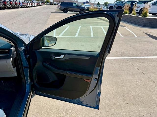 Photo of 2023 Vapor Blue Metallic Ford Escape