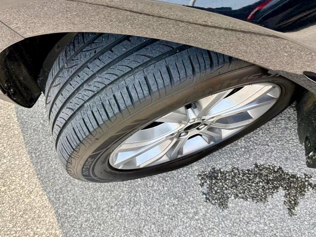 Photo of 2024 Black Metallic Ford Edge