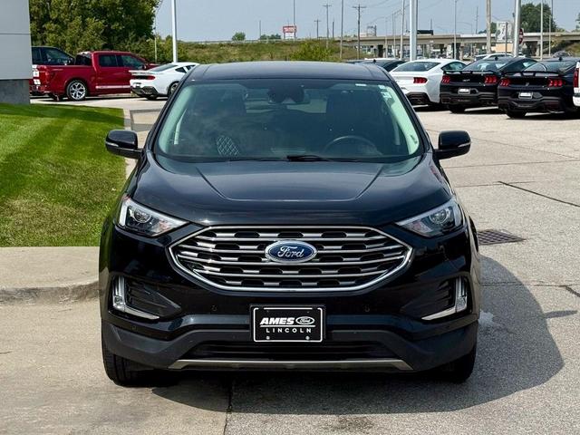 Photo of 2024 Black Metallic Ford Edge