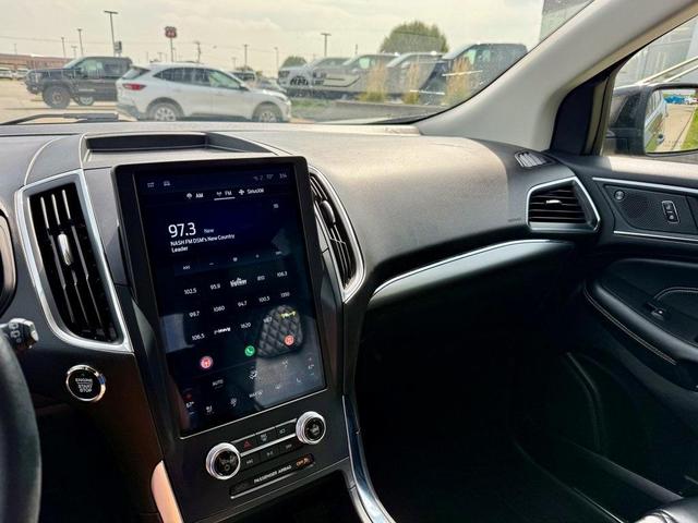 Photo of 2024 Black Metallic Ford Edge