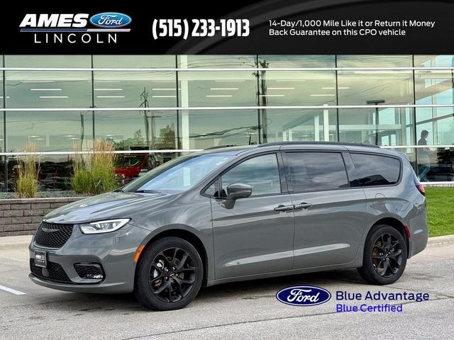 Photo of 2022 Ceramic Gray Clearcoat Chrysler Pacifica