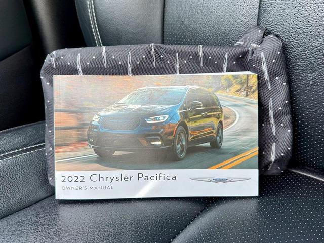 Photo of 2022 Ceramic Gray Clearcoat Chrysler Pacifica