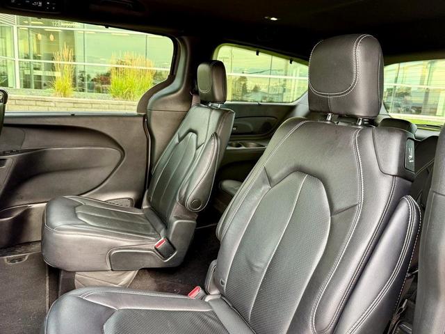 Photo of 2022 Ceramic Gray Clearcoat Chrysler Pacifica