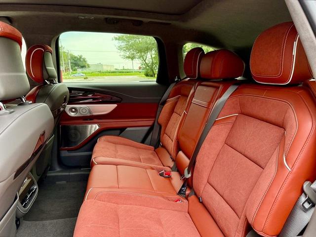 Photo of 2025 White Platinum Clearcoat Metallic Lincoln Nautilus