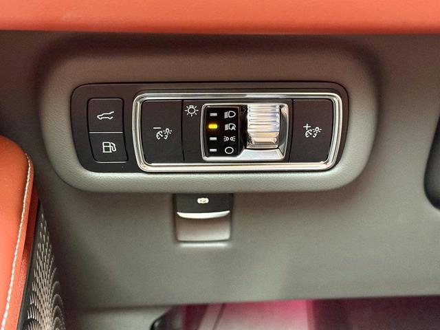Photo of 2025 White Platinum Clearcoat Metallic Lincoln Nautilus