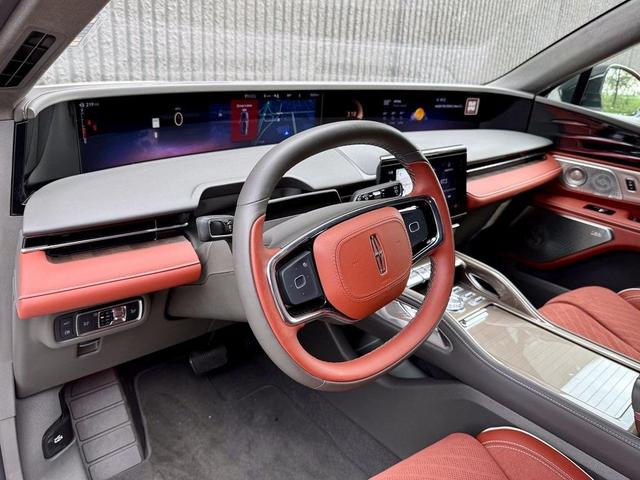 Photo of 2025 White Platinum Clearcoat Metallic Lincoln Nautilus