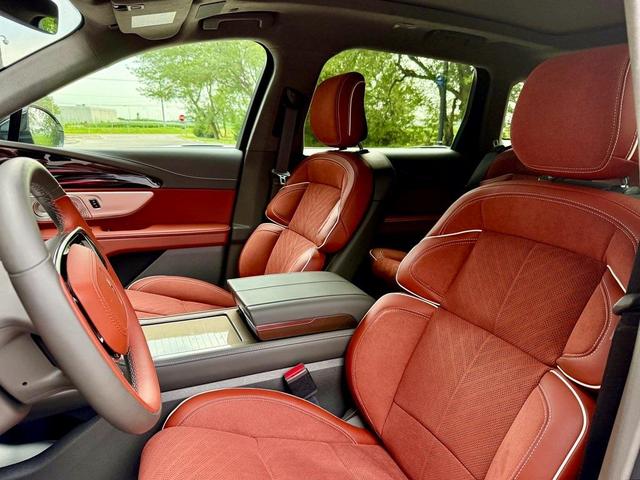 Photo of 2025 White Platinum Clearcoat Metallic Lincoln Nautilus