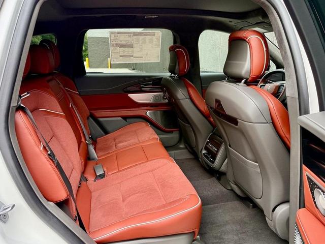 Photo of 2025 White Platinum Clearcoat Metallic Lincoln Nautilus