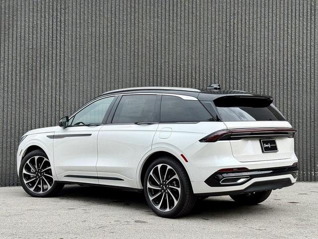 Photo of 2025 White Platinum Clearcoat Metallic Lincoln Nautilus