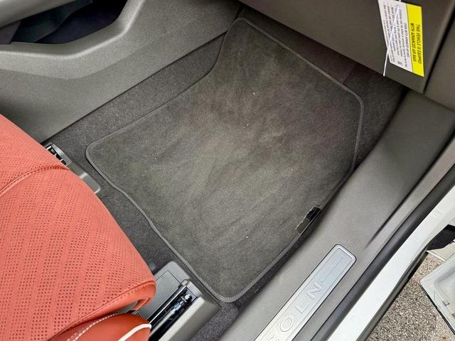 Photo of 2025 White Platinum Clearcoat Metallic Lincoln Nautilus