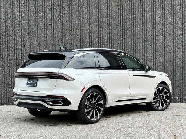 Photo of 2025 White Platinum Clearcoat Metallic Lincoln Nautilus