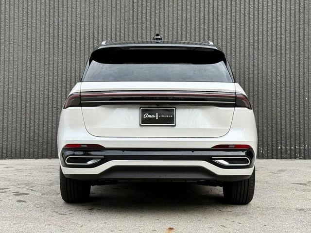 Photo of 2025 White Platinum Clearcoat Metallic Lincoln Nautilus