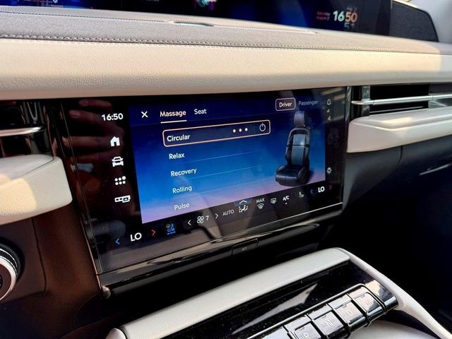 Photo of 2025 Pristine White Lincoln Navigator