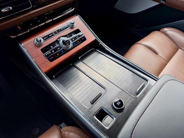 Photo of 2022 Metallic Lincoln Aviator
