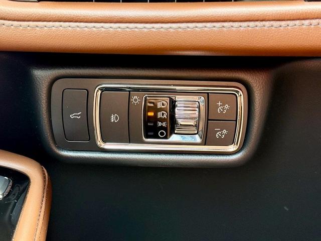 Photo of 2022 Metallic Lincoln Aviator