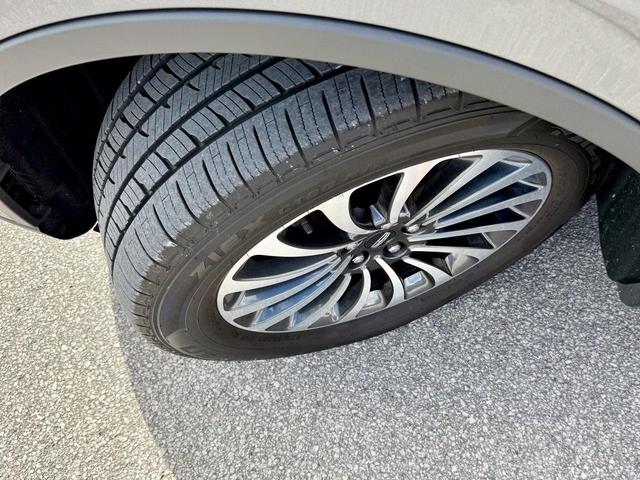 Photo of 2022 Metallic Lincoln Aviator