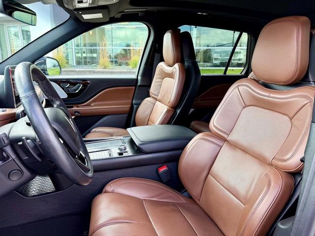 Photo of 2022 Metallic Lincoln Aviator